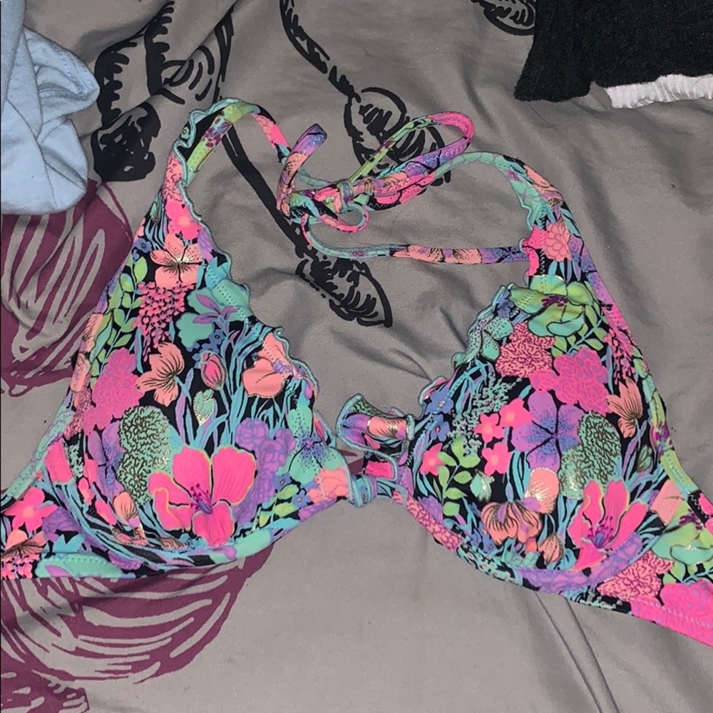 Victoria’s Secret bikini top